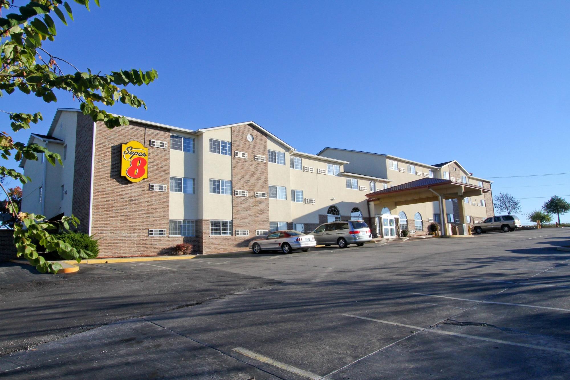 Super 8 by Wyndham Kansas City Bagian luar foto