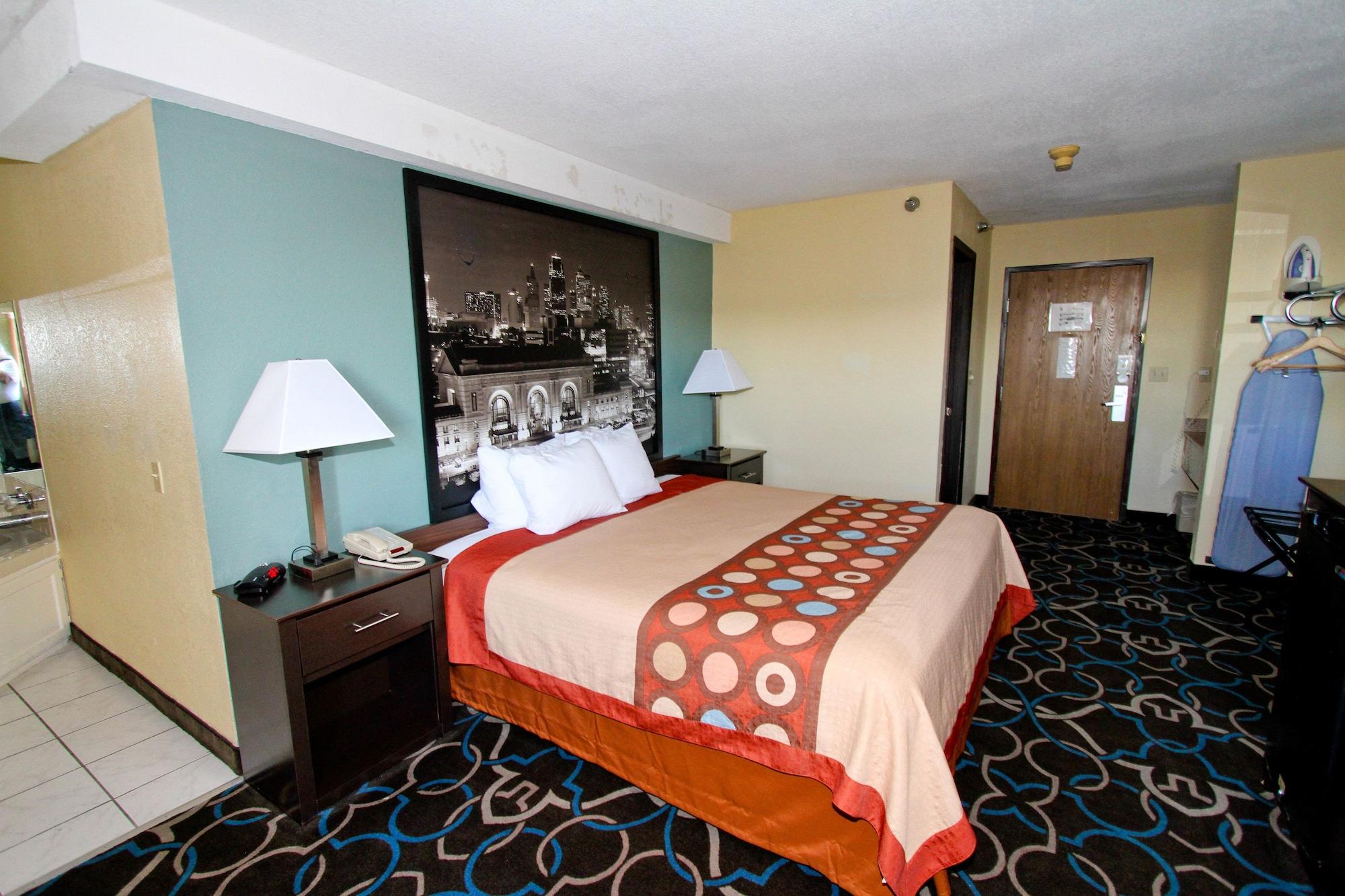 Super 8 by Wyndham Kansas City Bagian luar foto