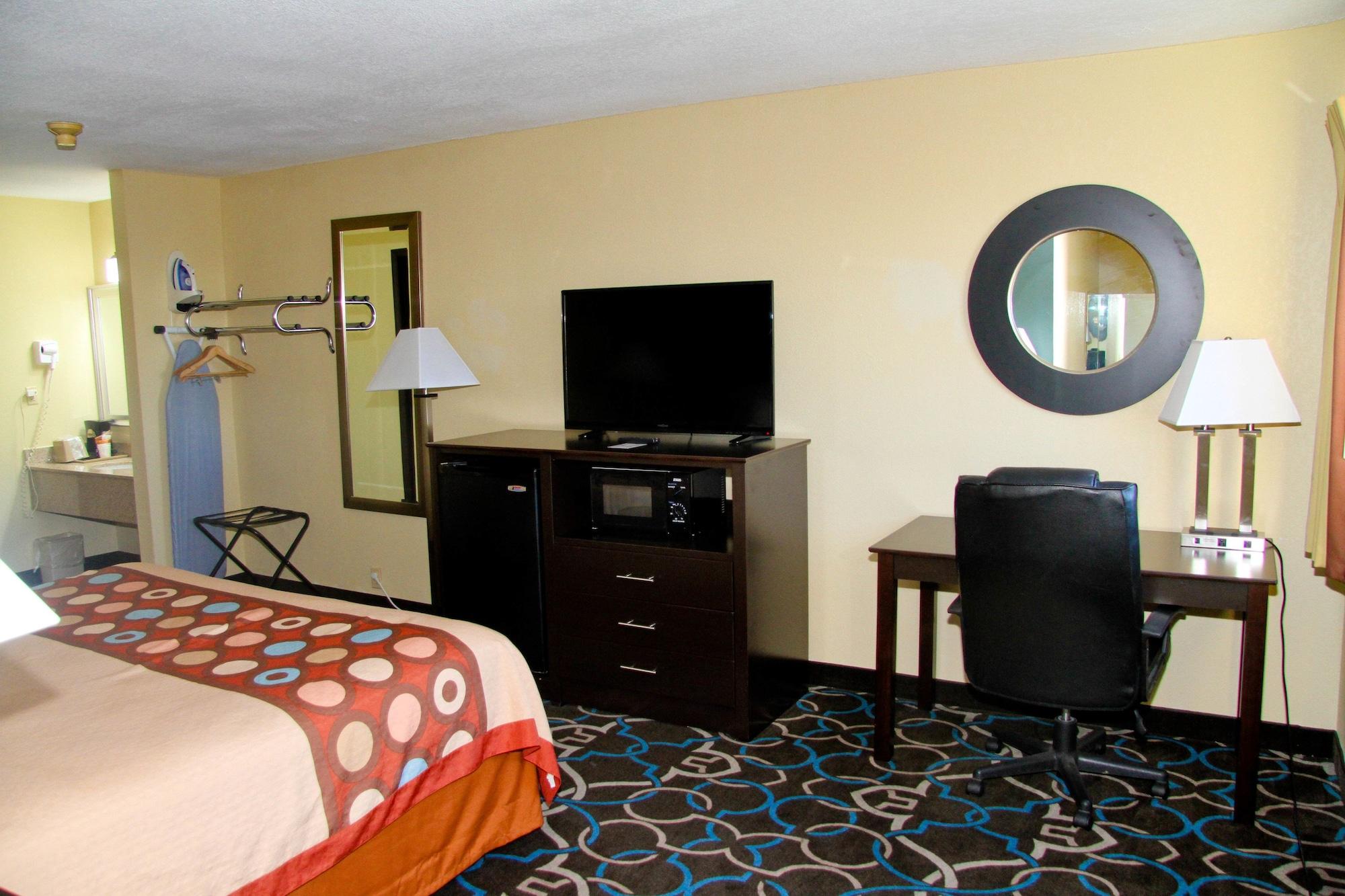 Super 8 by Wyndham Kansas City Bagian luar foto