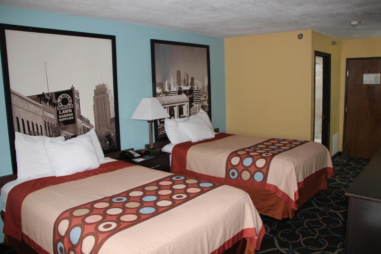 Super 8 by Wyndham Kansas City Bagian luar foto