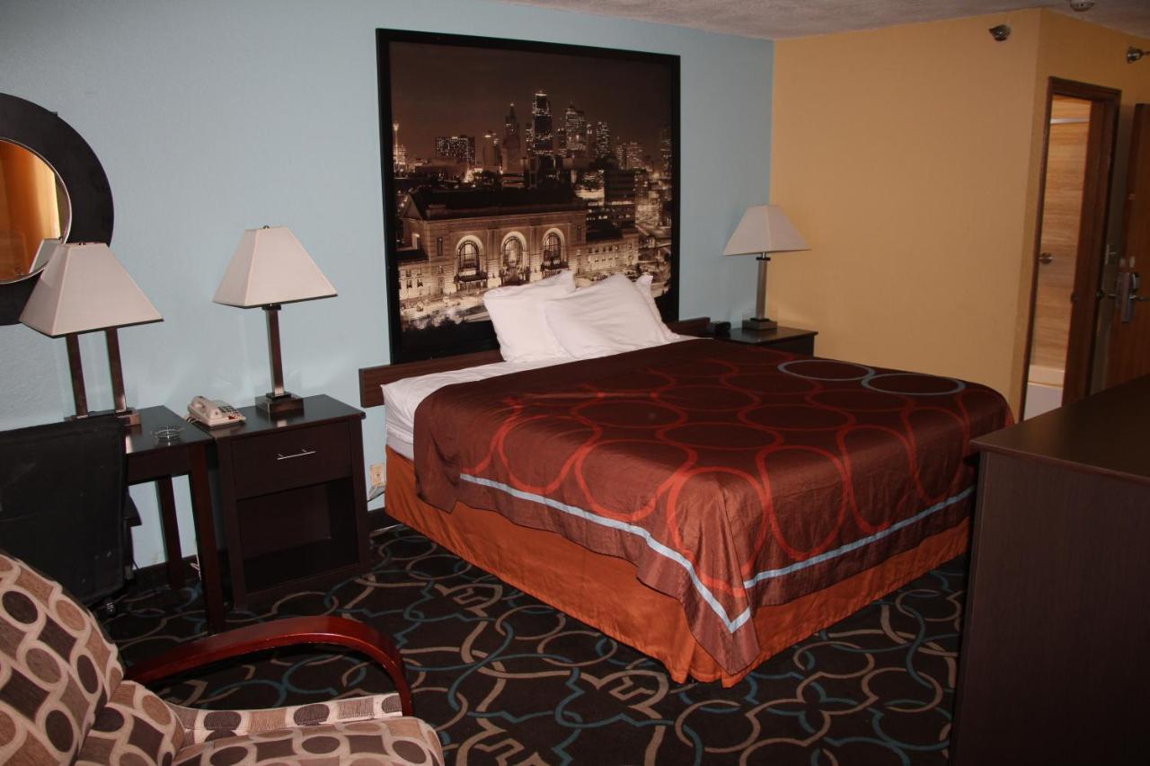 Super 8 by Wyndham Kansas City Bagian luar foto