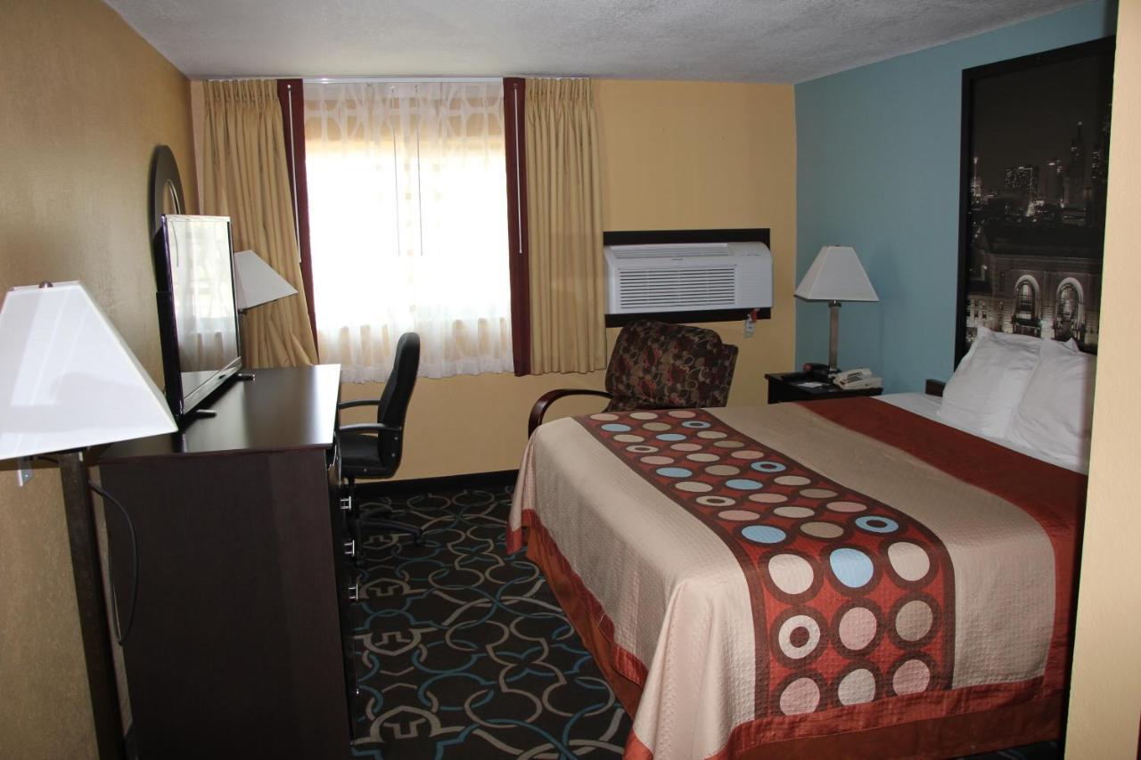 Super 8 by Wyndham Kansas City Bagian luar foto