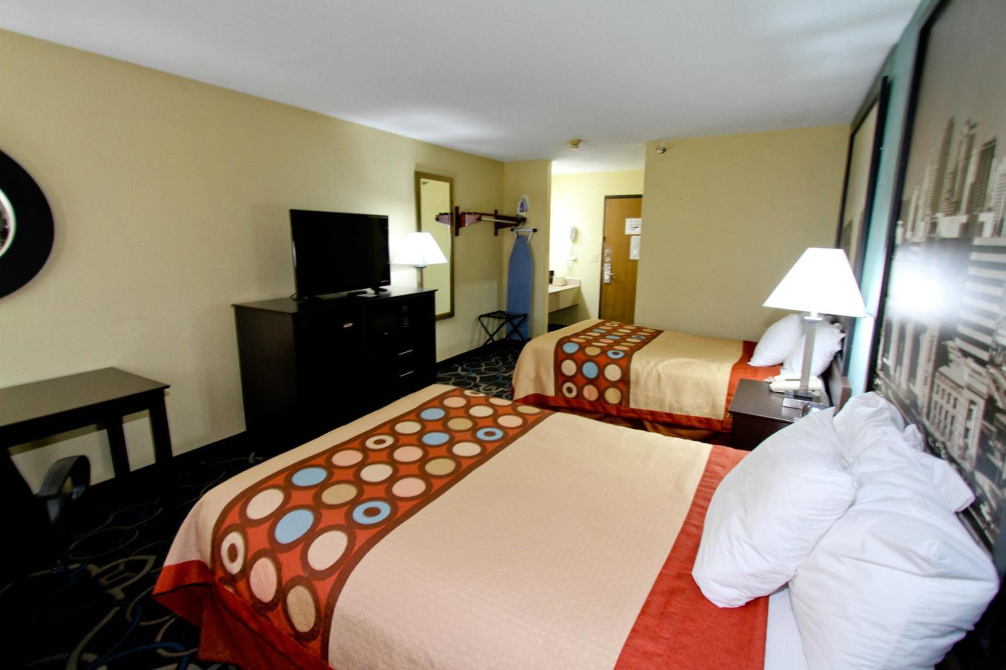 Super 8 by Wyndham Kansas City Bagian luar foto
