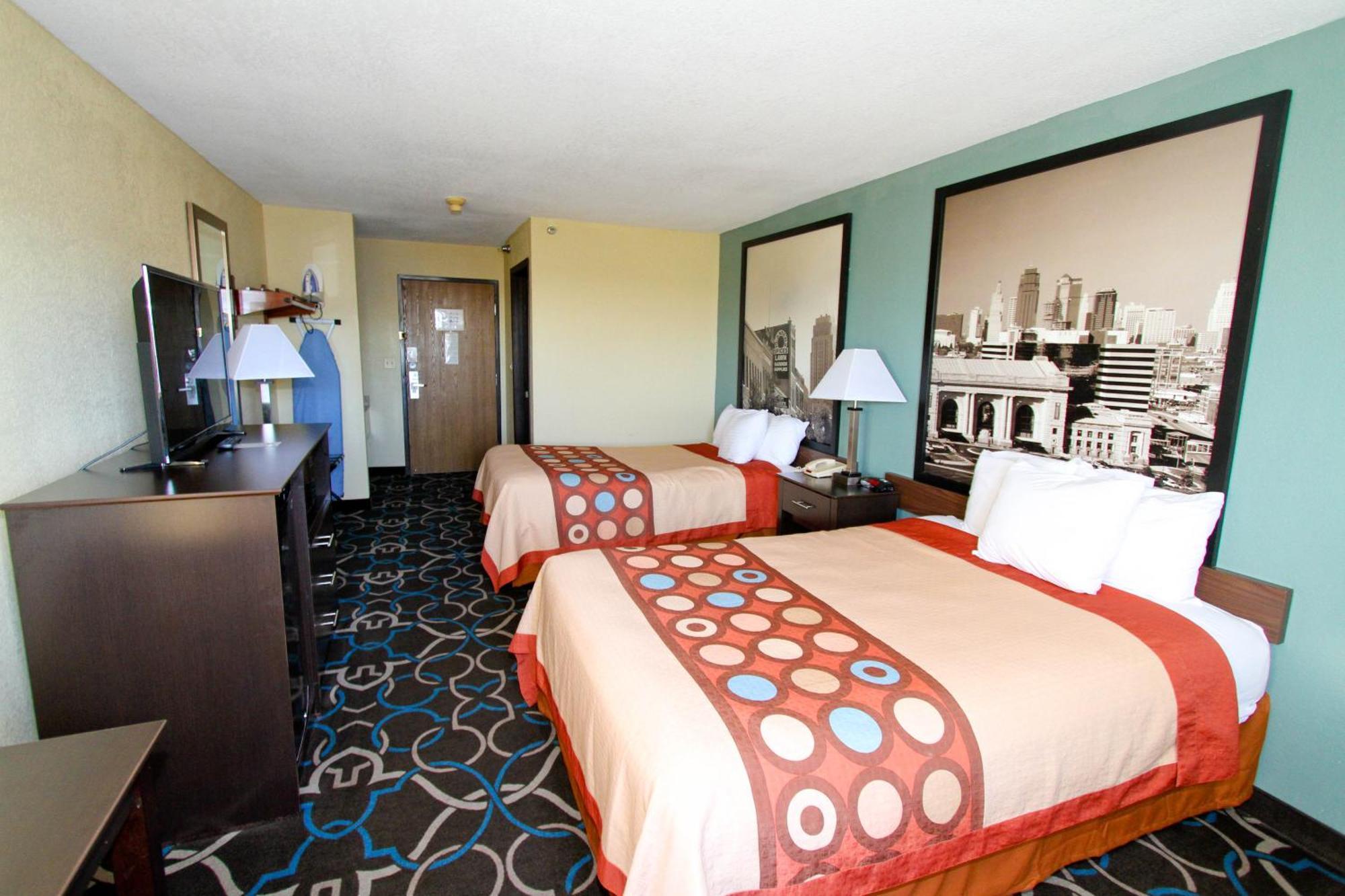 Super 8 by Wyndham Kansas City Bagian luar foto