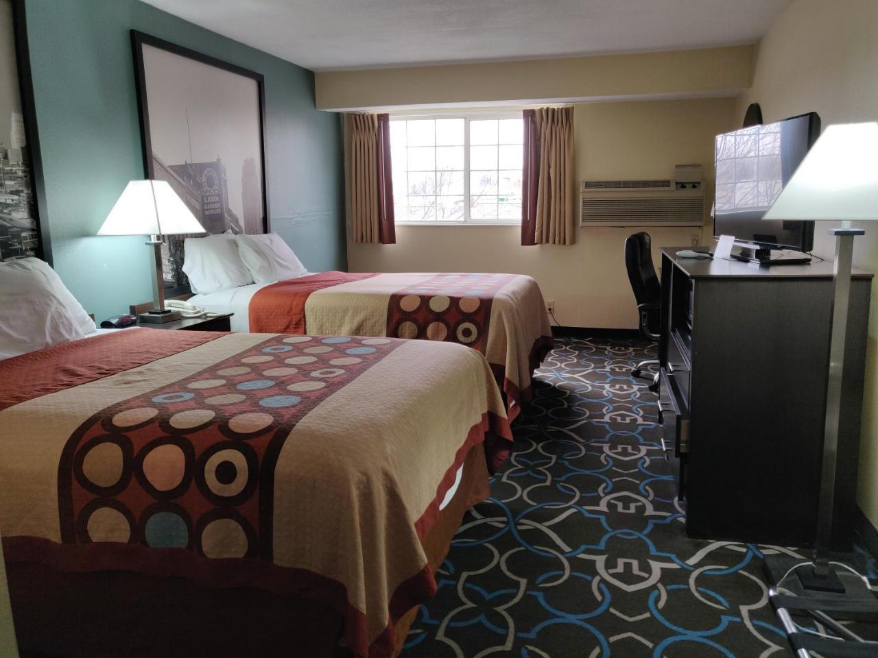 Super 8 by Wyndham Kansas City Bagian luar foto