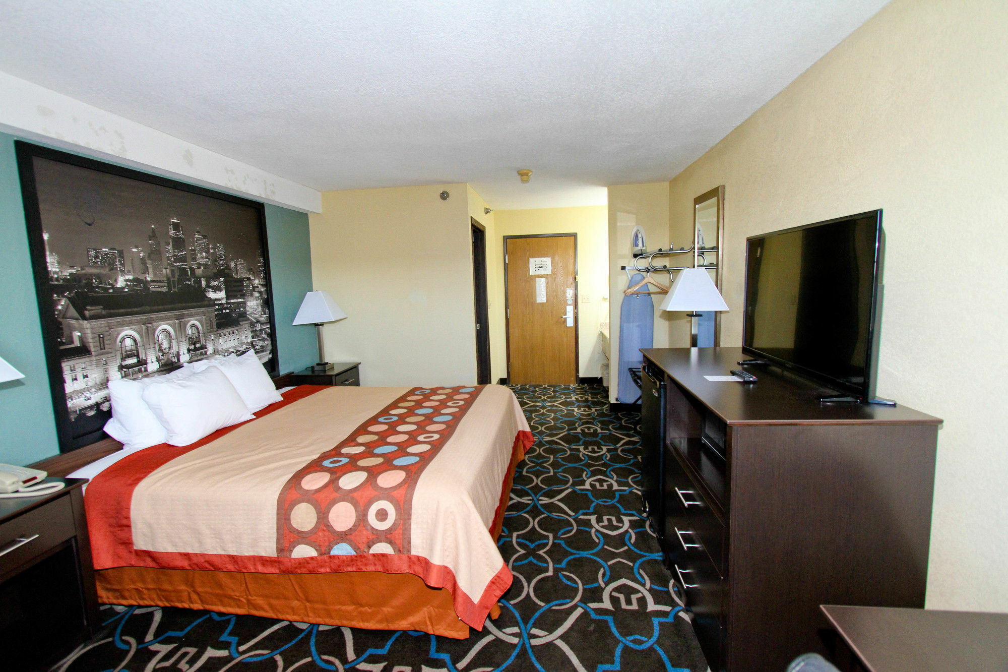 Super 8 by Wyndham Kansas City Bagian luar foto