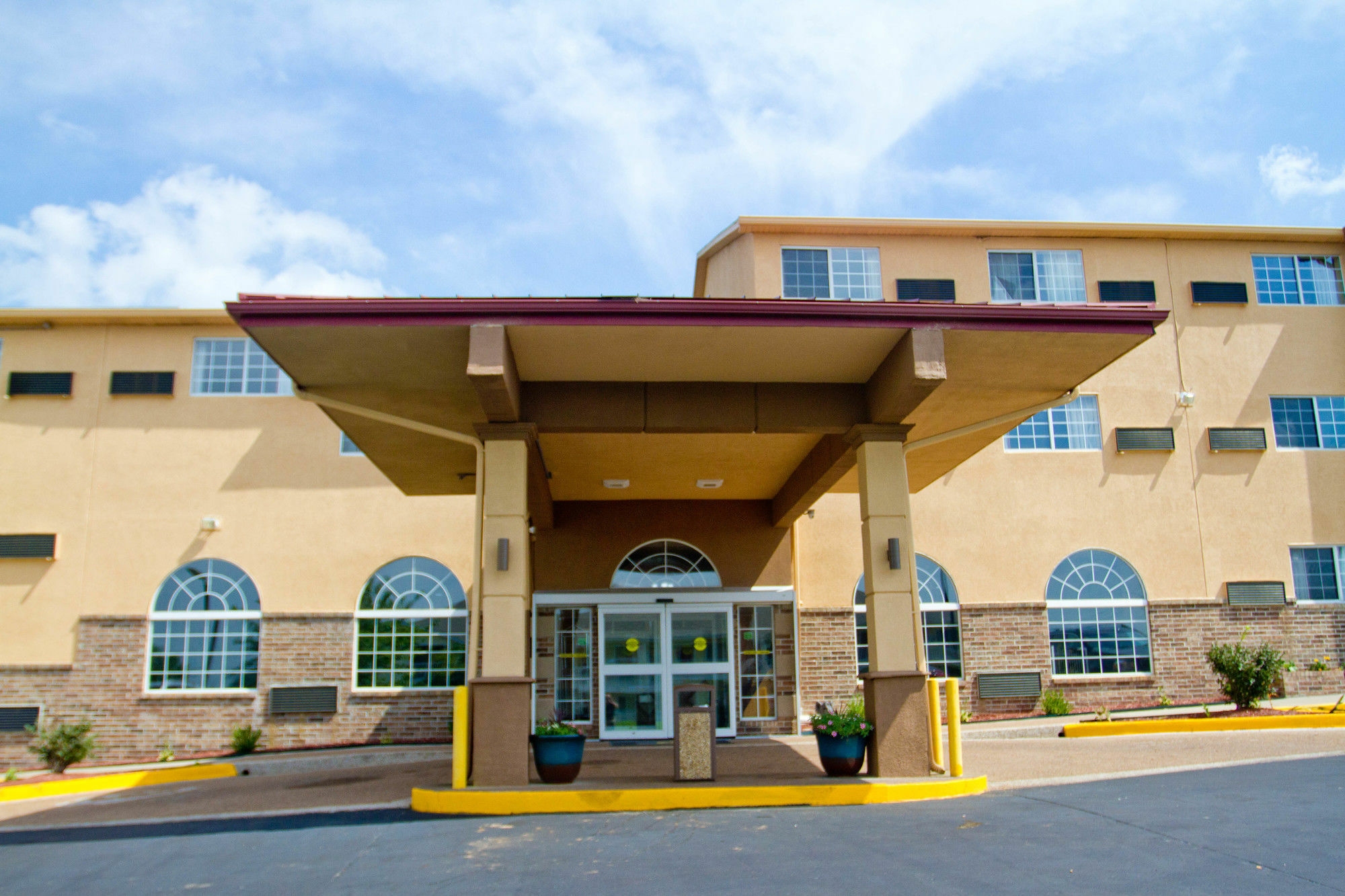 Super 8 by Wyndham Kansas City Bagian luar foto