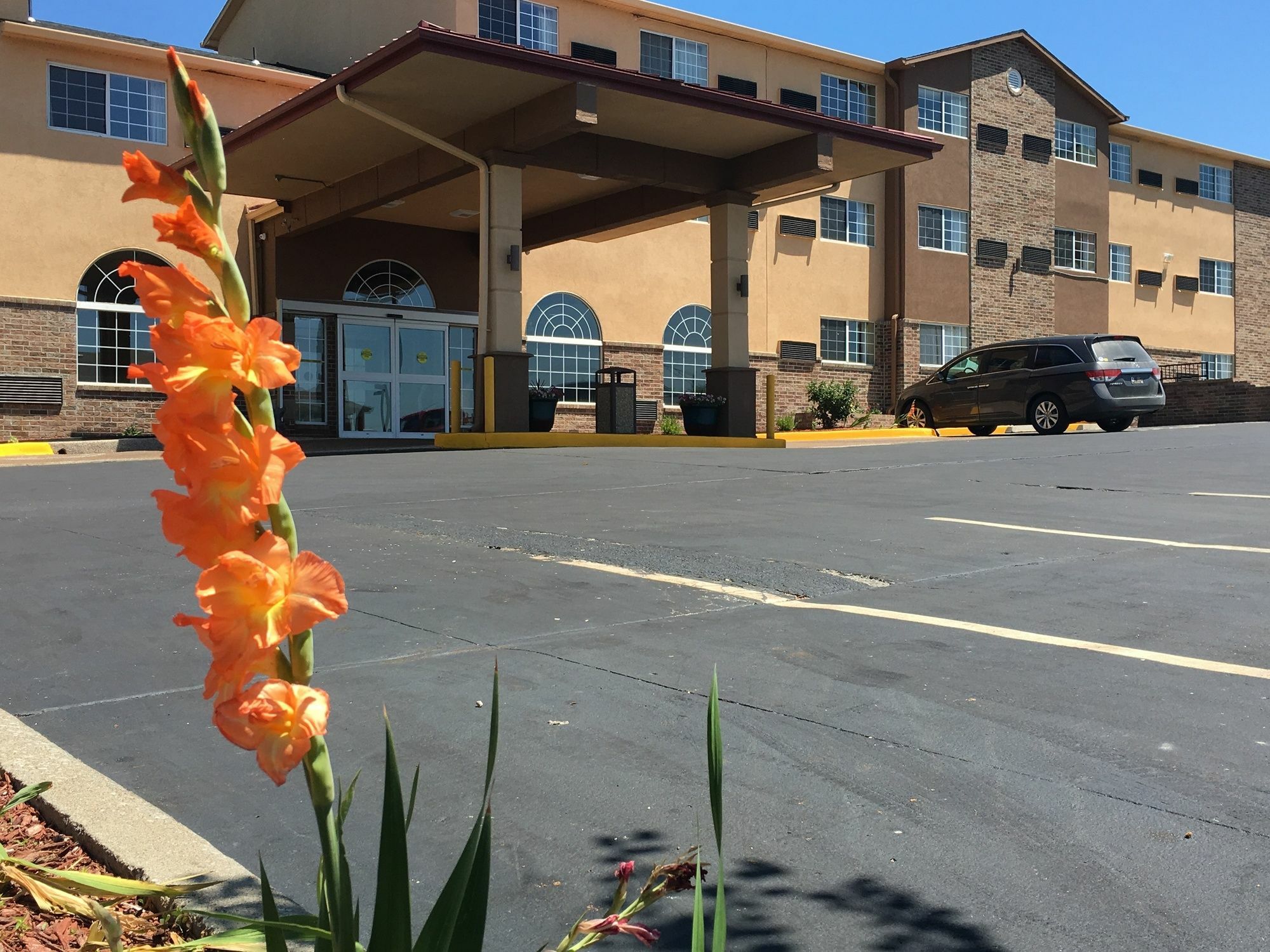 Super 8 by Wyndham Kansas City Bagian luar foto