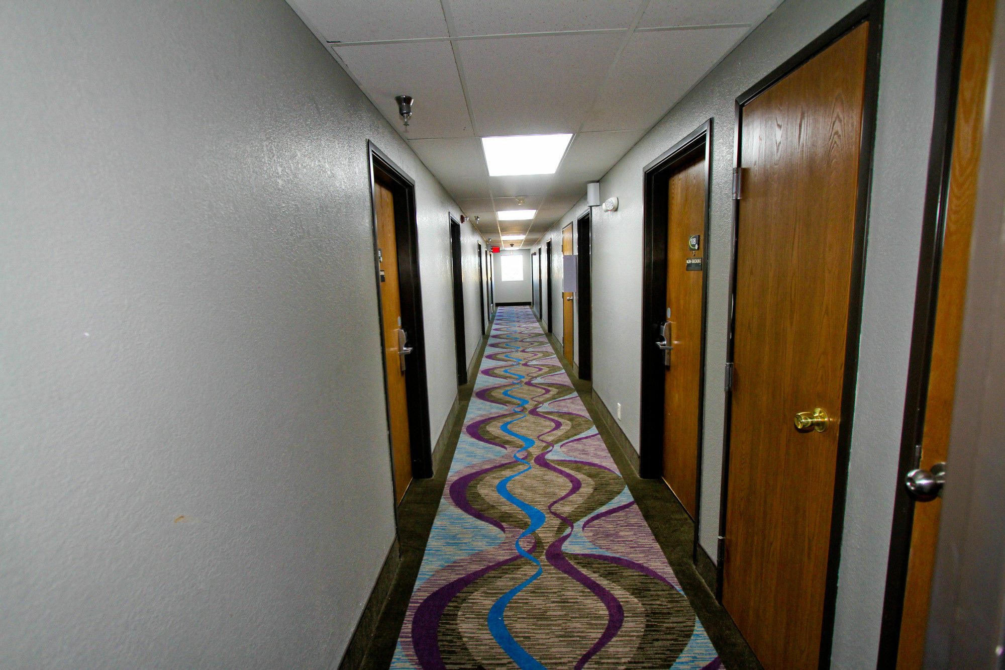 Super 8 by Wyndham Kansas City Bagian luar foto