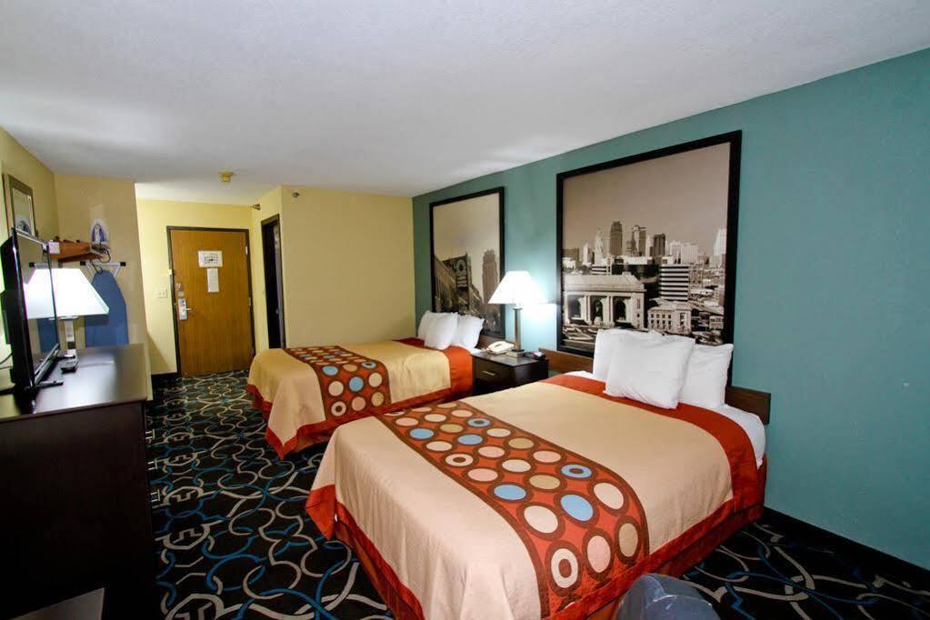 Super 8 by Wyndham Kansas City Bagian luar foto